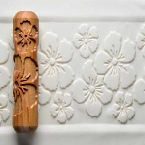 MKM Big Hand Roller 12cm Hibiscus Flowers