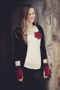 Lisa F HC09 - Poppy Rose Brooch & Mitts - Knitting Pattern / Kit