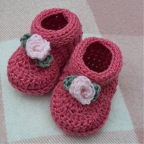 Holland Designs Crochet Pattern - Rosebud Baby Shoes