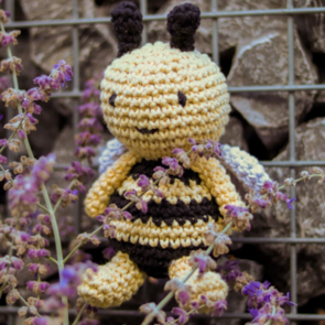 Hoooked Amigurumi Kit : Bee Honey - Popcorn