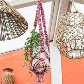 Hoooked Jute : Macrame Hanging Basket - Tea Rose