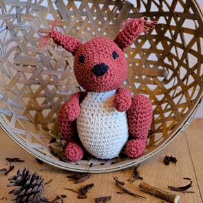 Hoooked Amigurumi Kit : Squirrel Suzy - Brick