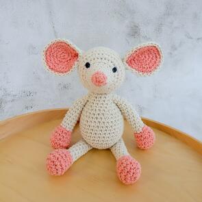Hoooked Amigurumi Kit : Mouse Monica