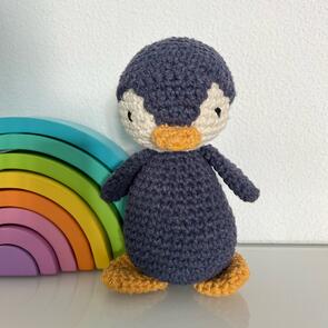 Hoooked Amigurumi Kit : Penguin Frosty