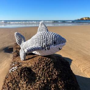 Hoooked Amigurumi Kit : Shark Maverick