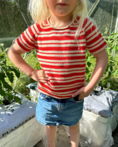 Petite Knit Amélie Tee Junior - Knitting Pattern / Kit
