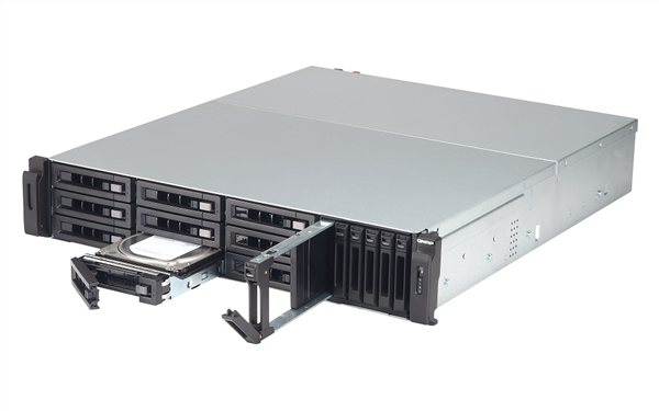 15-Bay TurboNAS, SAS 12G, SAS/SATA 6G, Xeon E3-1246 v2 3.5GHz, 8GB ECC RAM, 4-LAN, built-in 2 10Gb SFP+, 40G network-ready, iSCSI, max 32 G